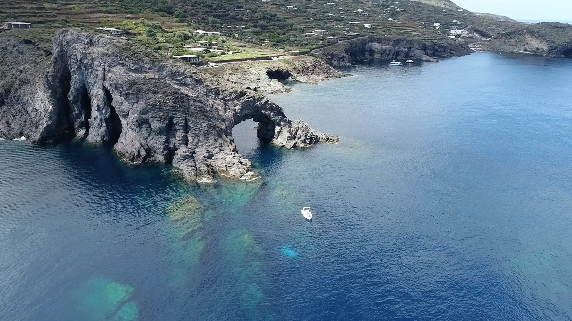 How to rent a boat or a dinghy in Pantelleria?